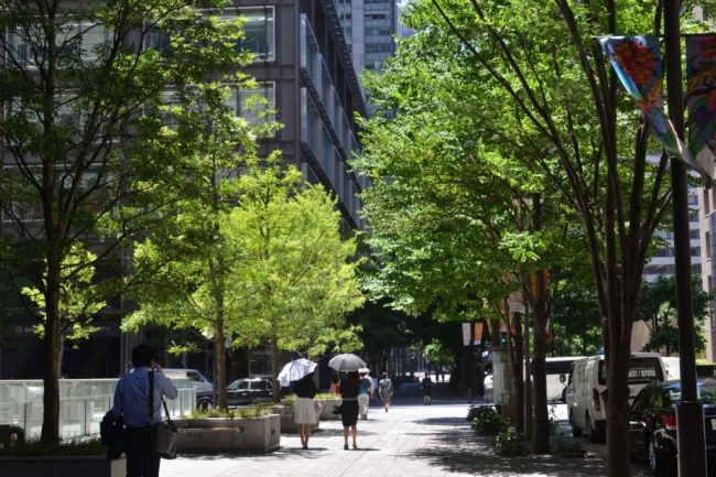 Japanese Business at a Tipping Point: The Importance of Marketing Tokyo Marunouchi People Walking